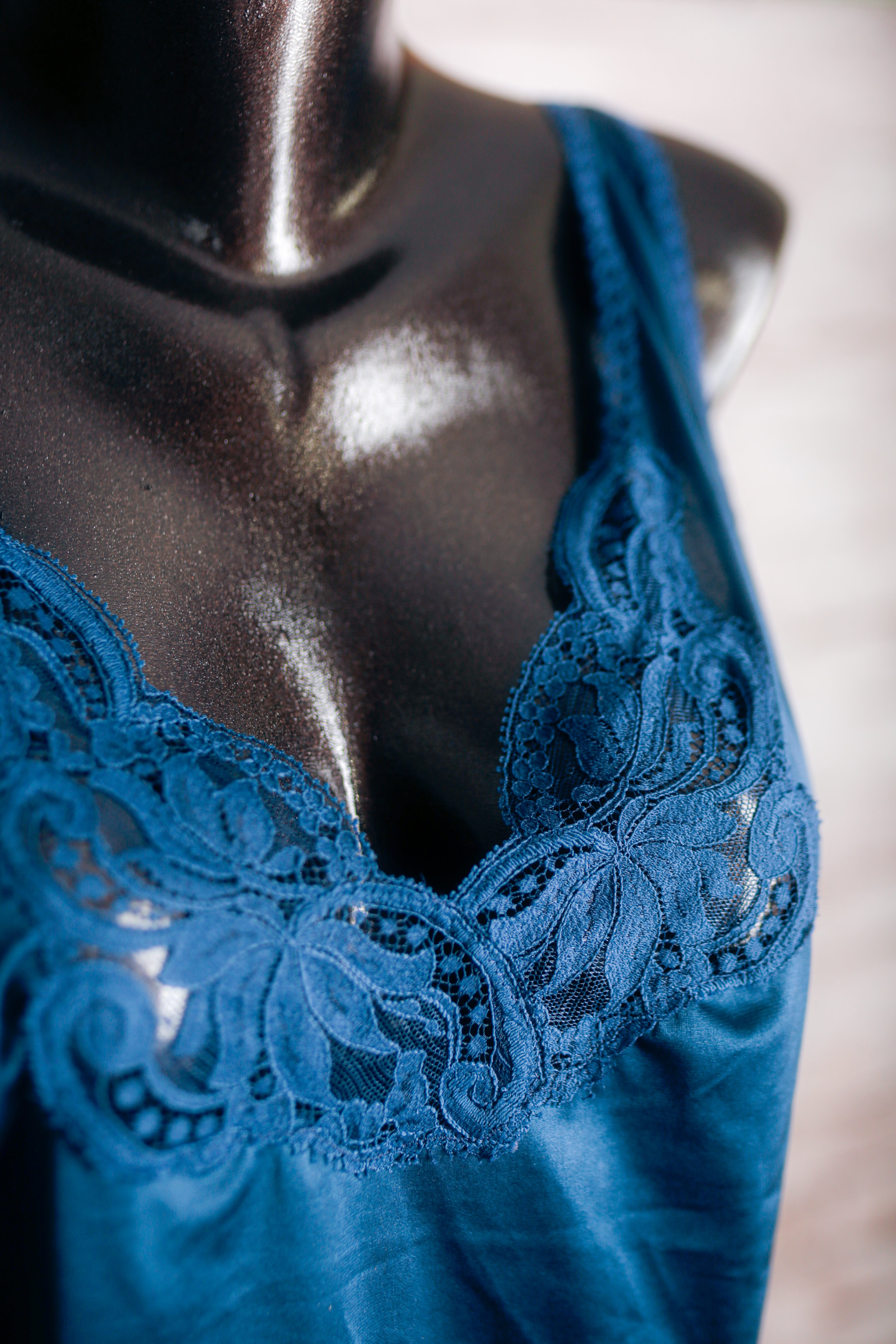 Wonder Maid Non-Cling Vintage Satin Cami Camisole Lingerie 36 Medium Dark Blue