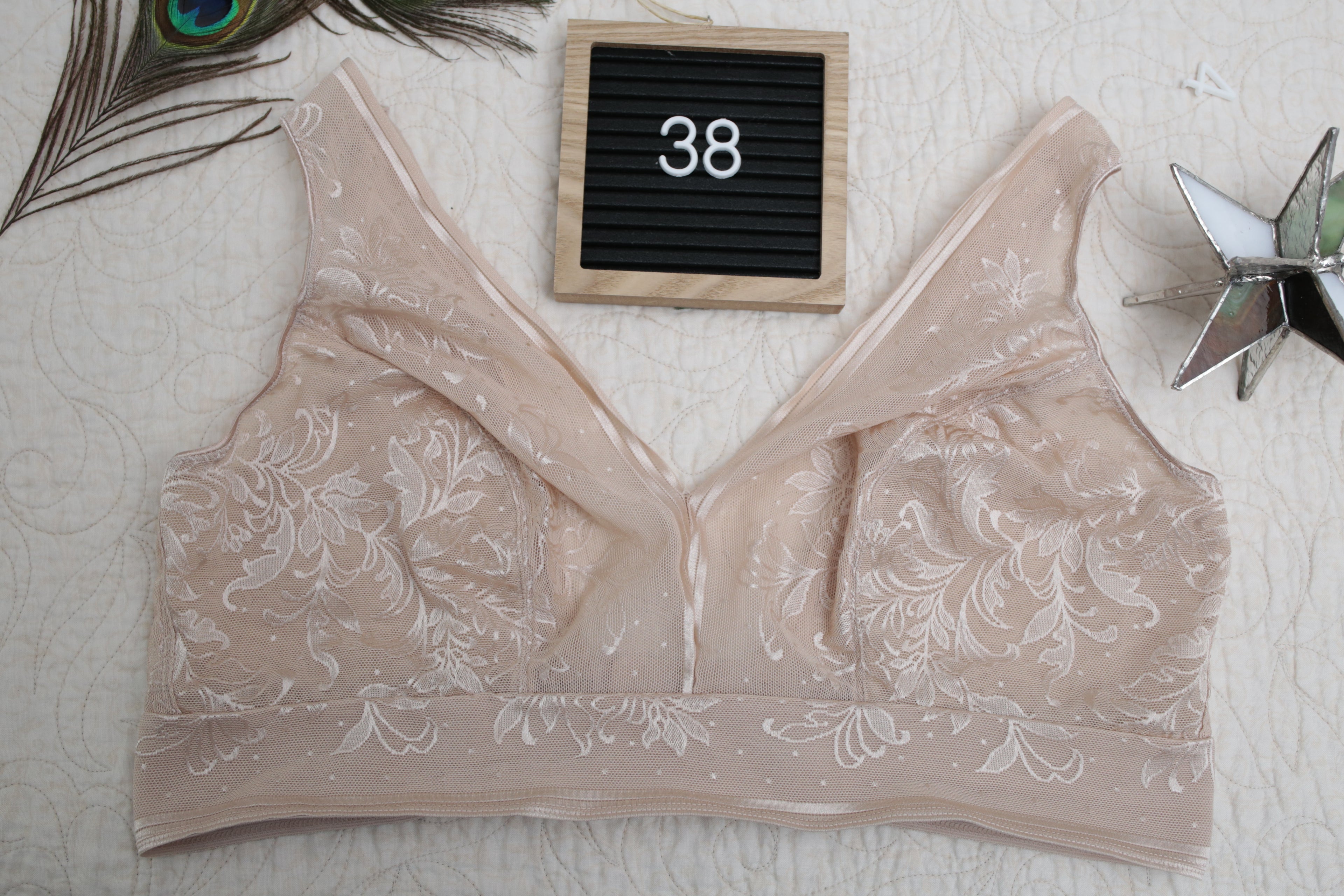 Wacoal 38 Band Net Effect Soft Cup 810340 Bralette Wireless Bra Beige Pink Lace