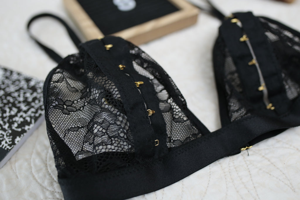 Ann Summers Open-cup Peephole Black Lace Sexy Bra S 4-6 NEW