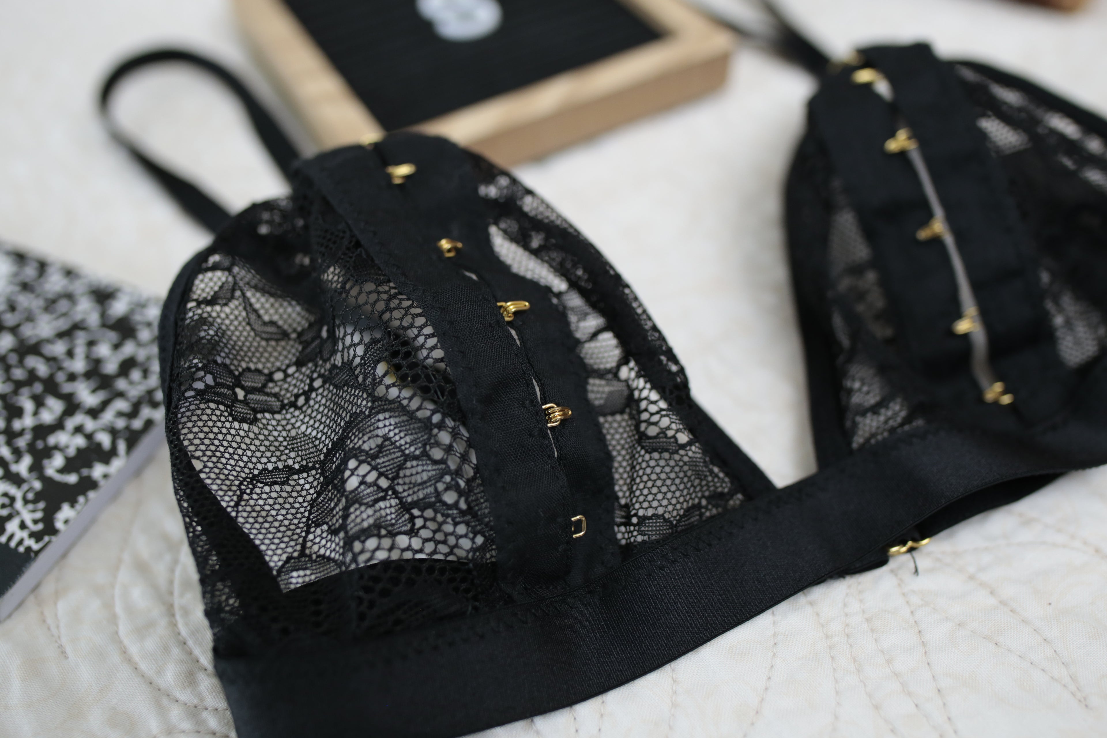 Ann Summers Open-cup Peephole Black Lace Sexy Bra S 4-6 NEW