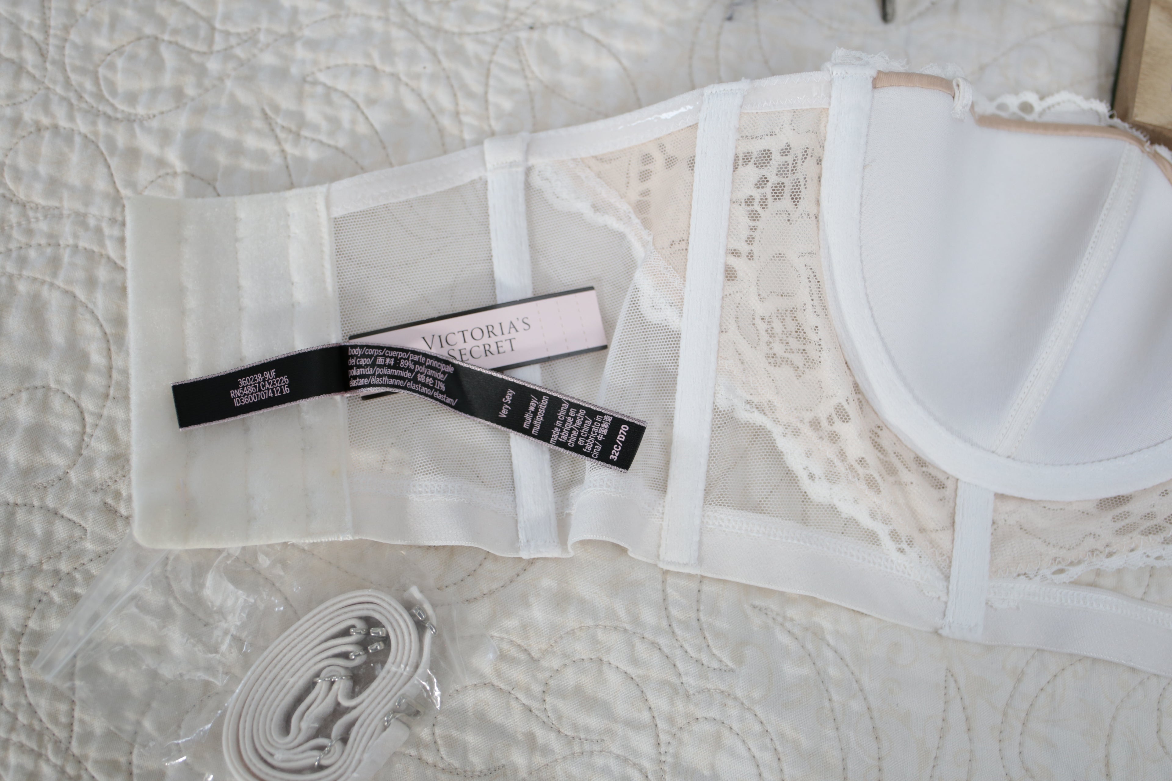 Victoria's Secret 32C Very Sexy Multi-way Convertible Bra White Nude Lace NEW