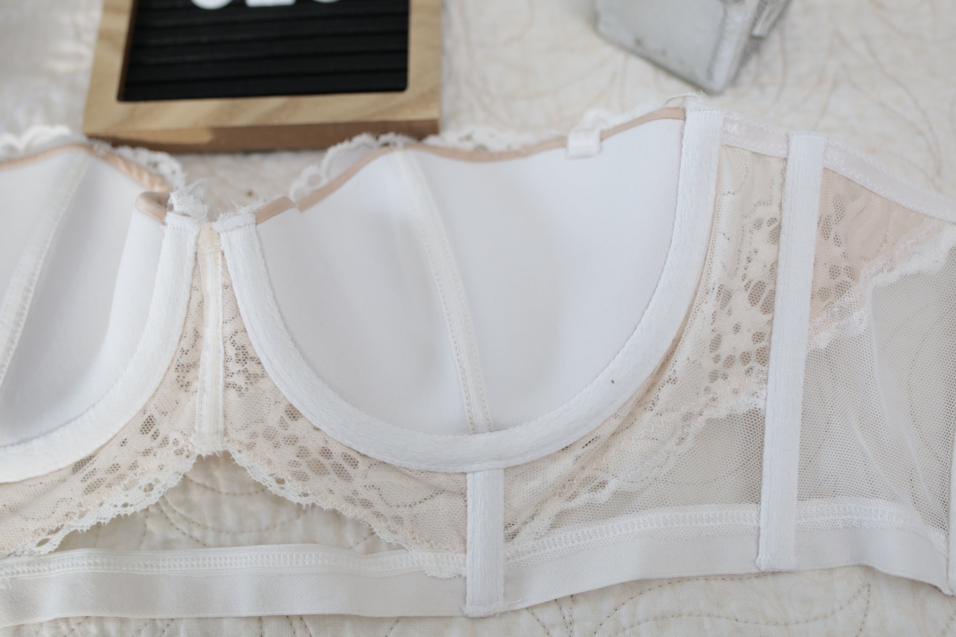 Victoria's Secret 32C Very Sexy Multi-way Convertible Bra White Nude Lace NEW