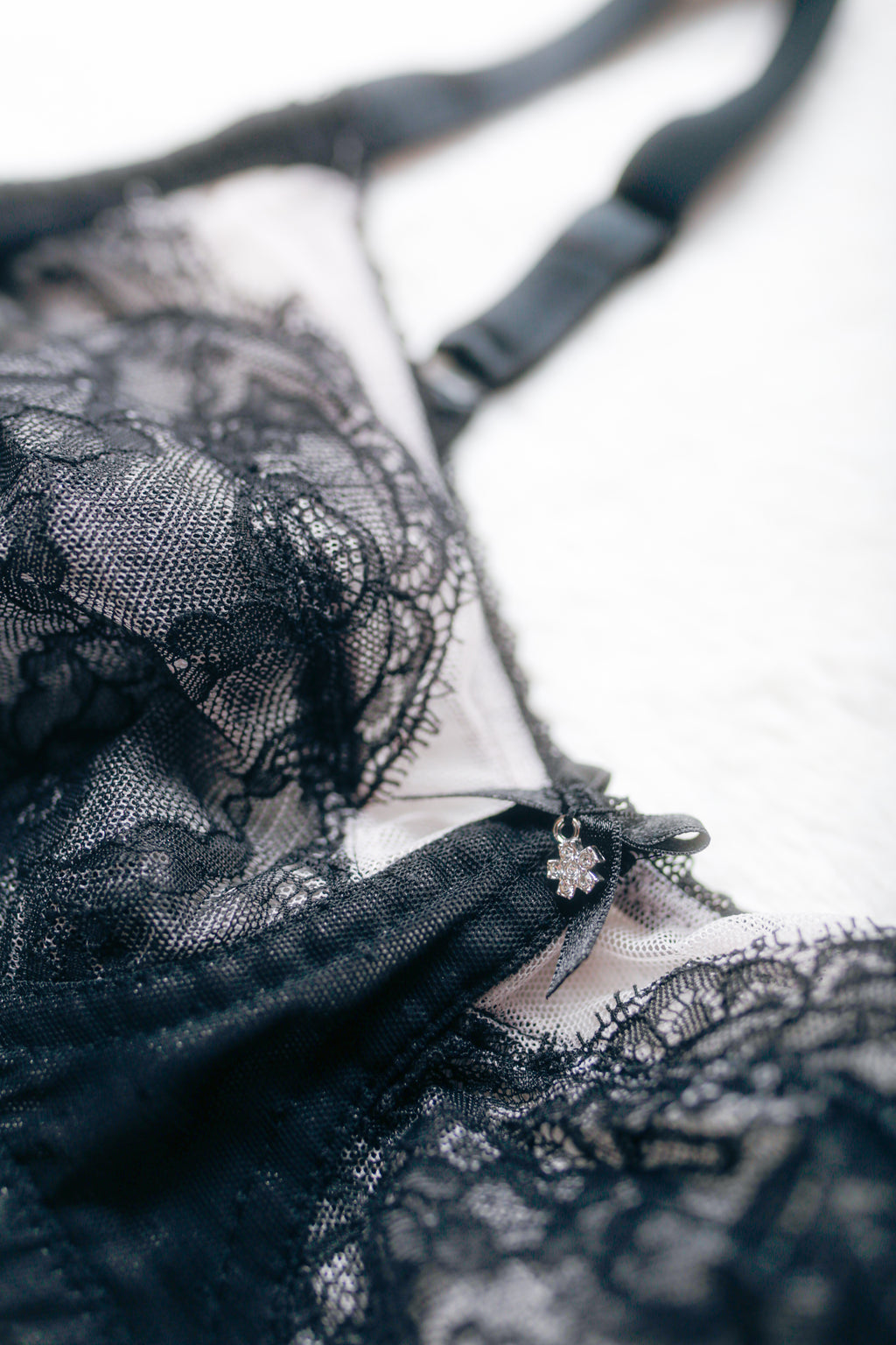 Wacoal Retro Chic Wireless 852186 Unlined Sheer Lace Bra Black 36C
