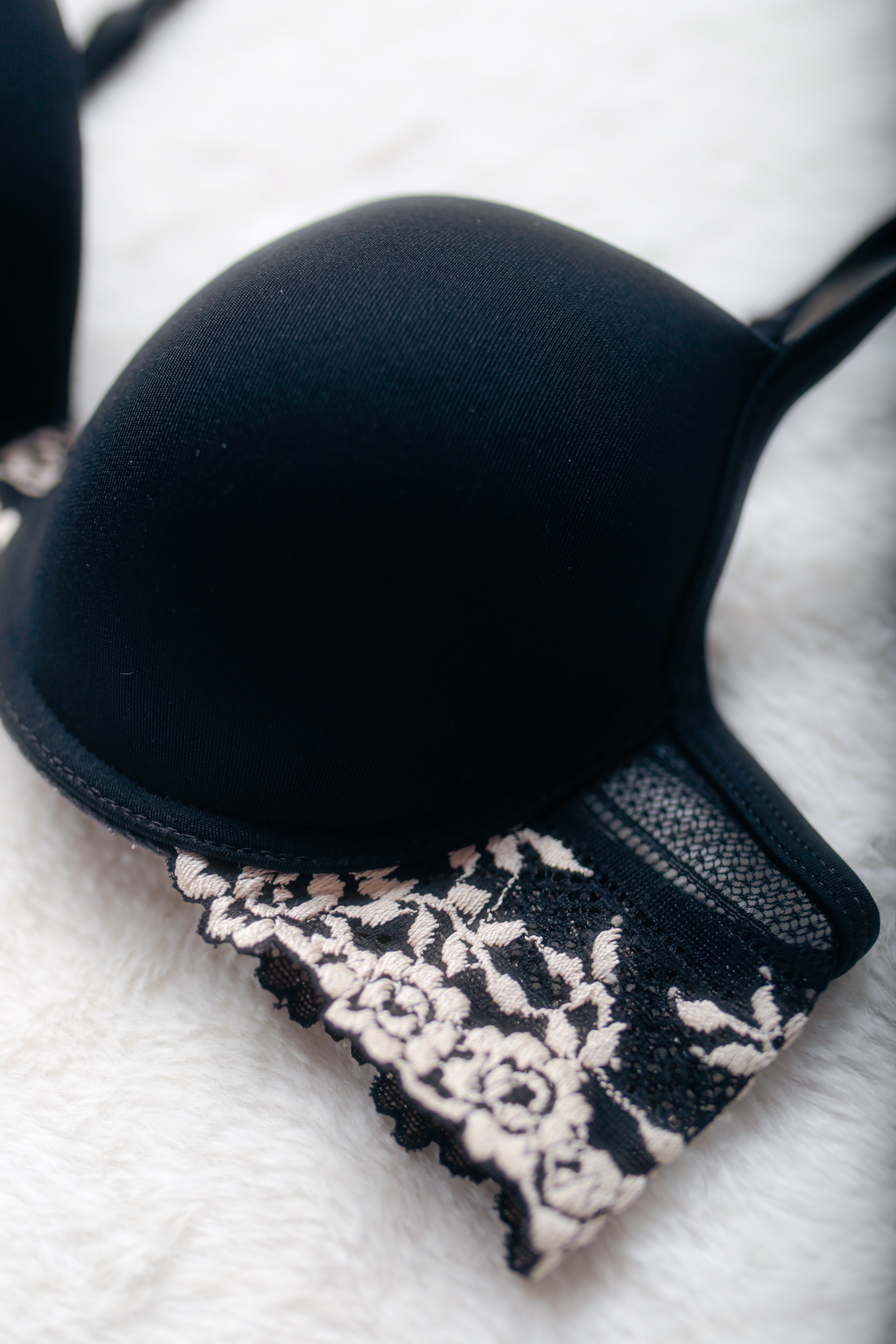 Wacoal Embrace Lace 75891 Padded Push Up Bra Black Sexy Underwire 32A