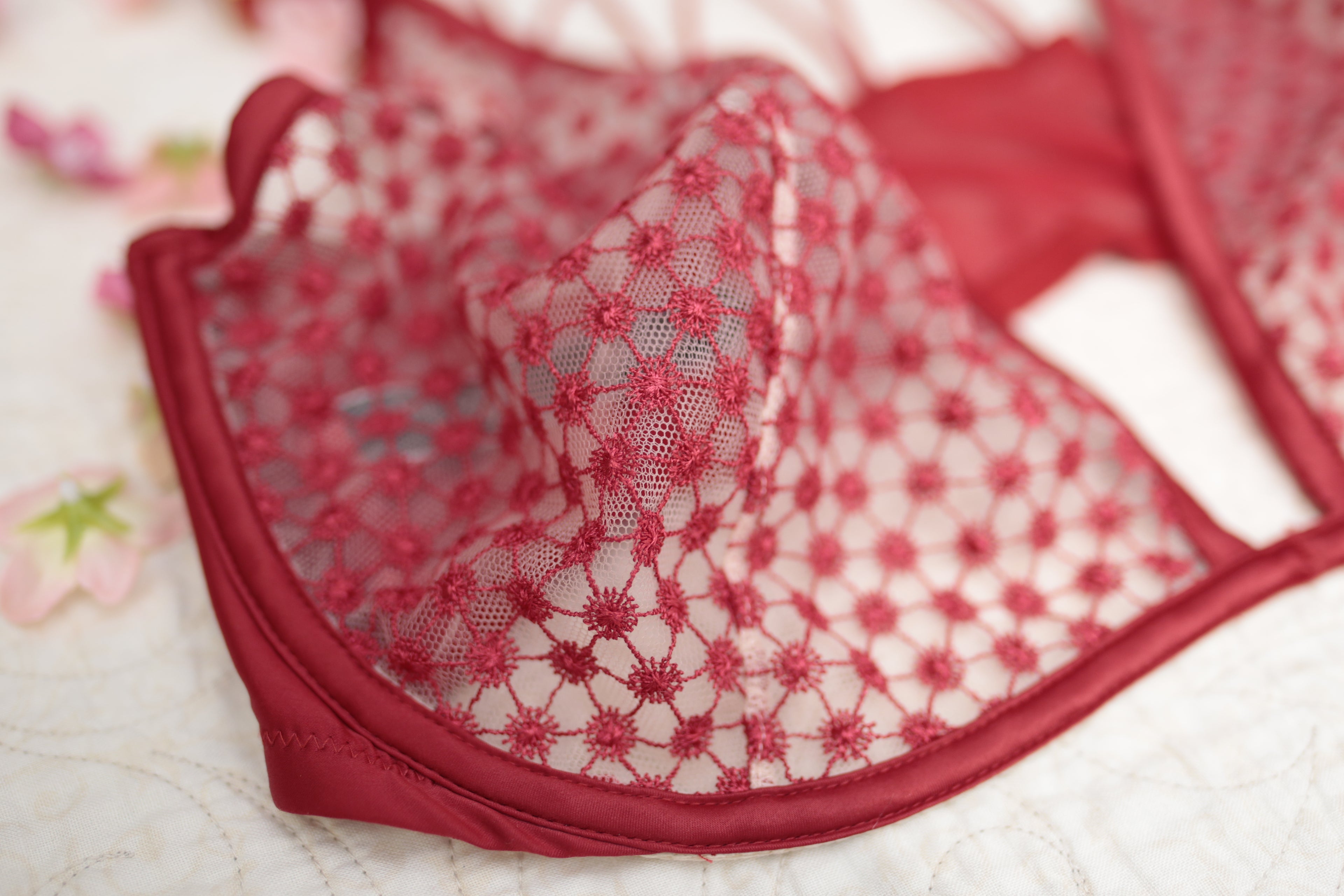 Victoria's Secret 36DDD Unlined Plunge Sheer Bra Red and White Starburst