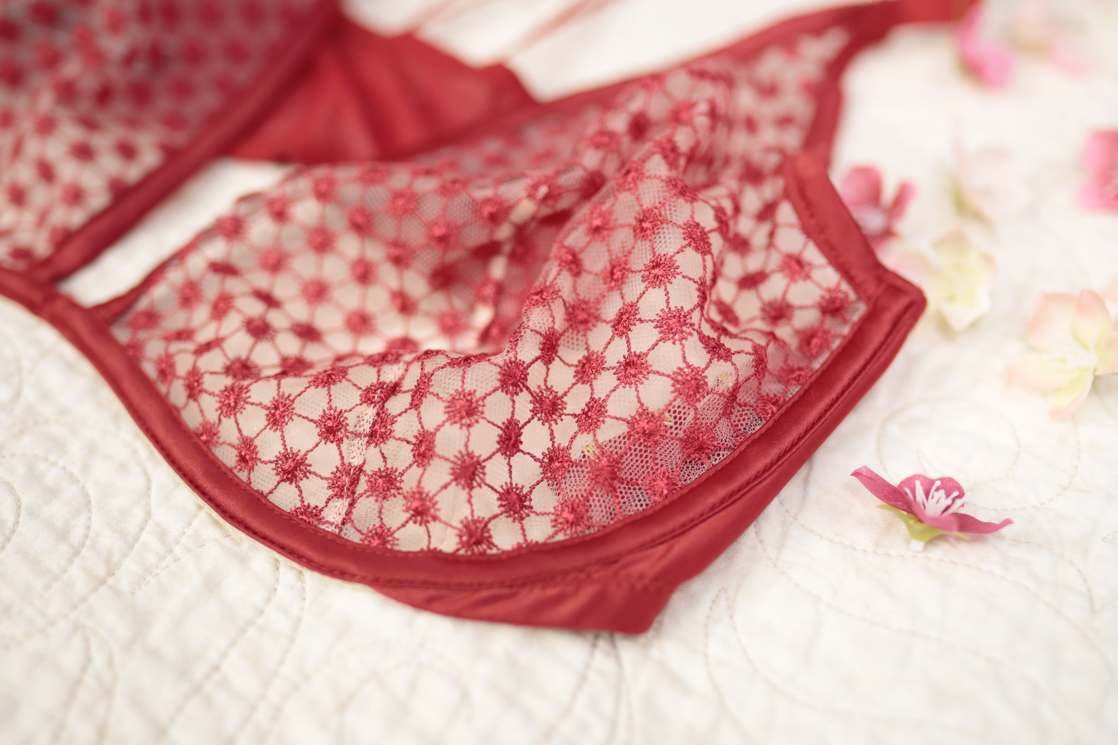 Victoria's Secret 36DDD Unlined Plunge Sheer Bra Red and White Starburst