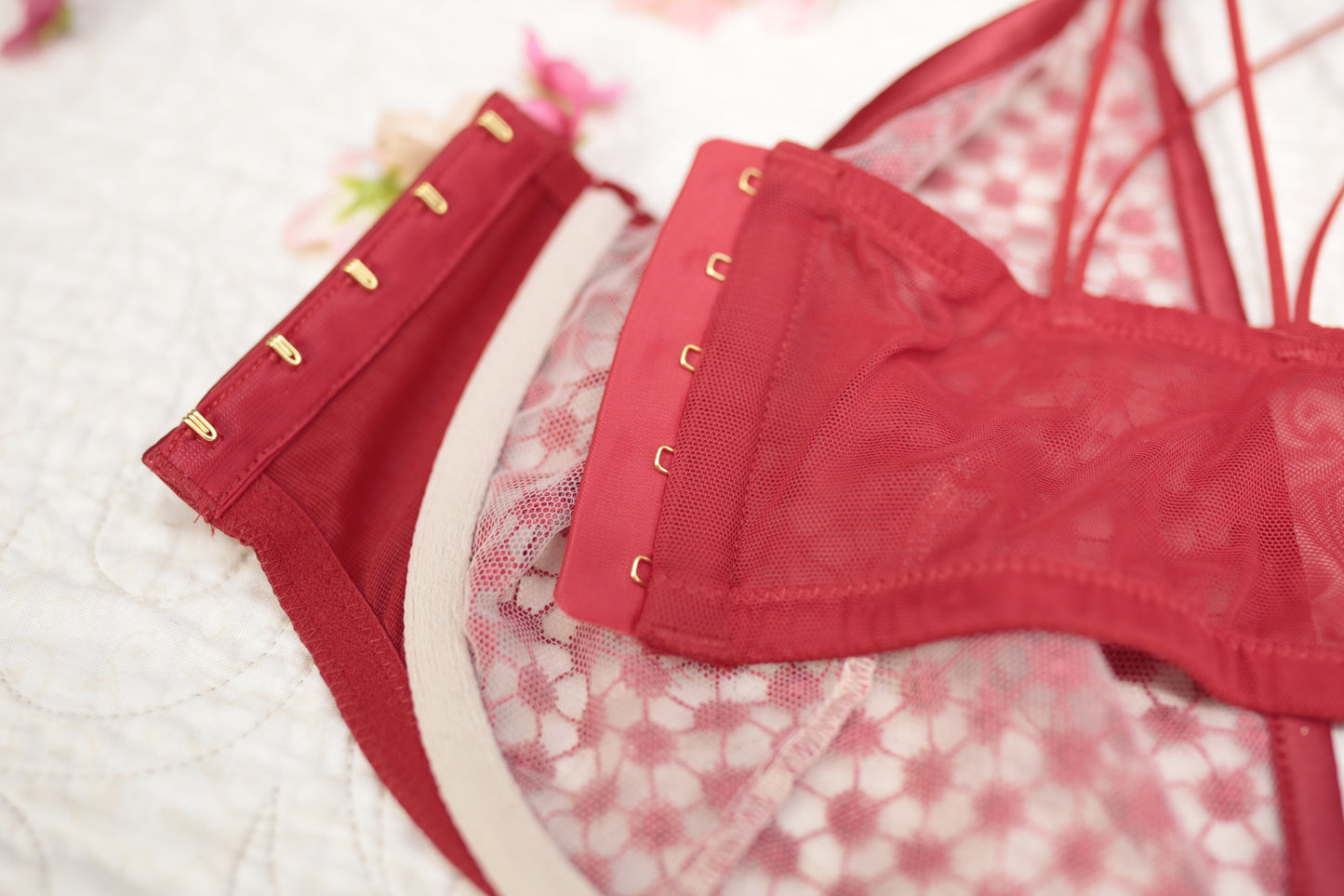 Victoria's Secret 36DDD Unlined Plunge Sheer Bra Red and White Starburst