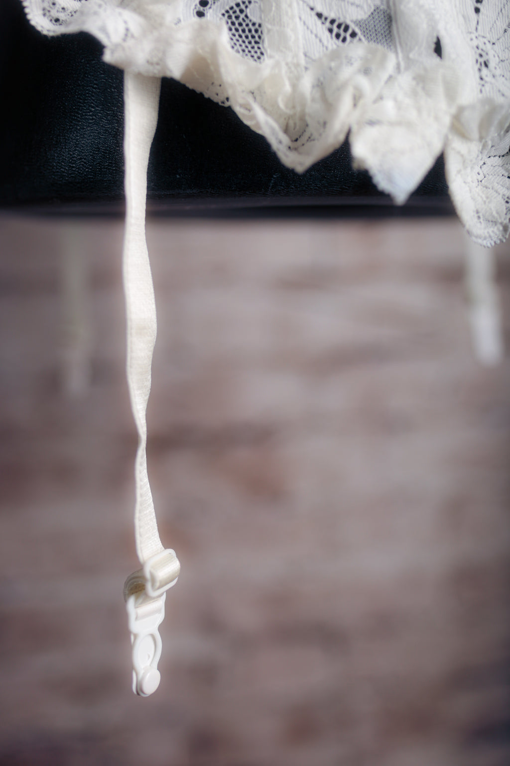 Faris Vintage Boned Unlined Sheer Lace Bustier Chemise Garter Straps Lingerie Medium White