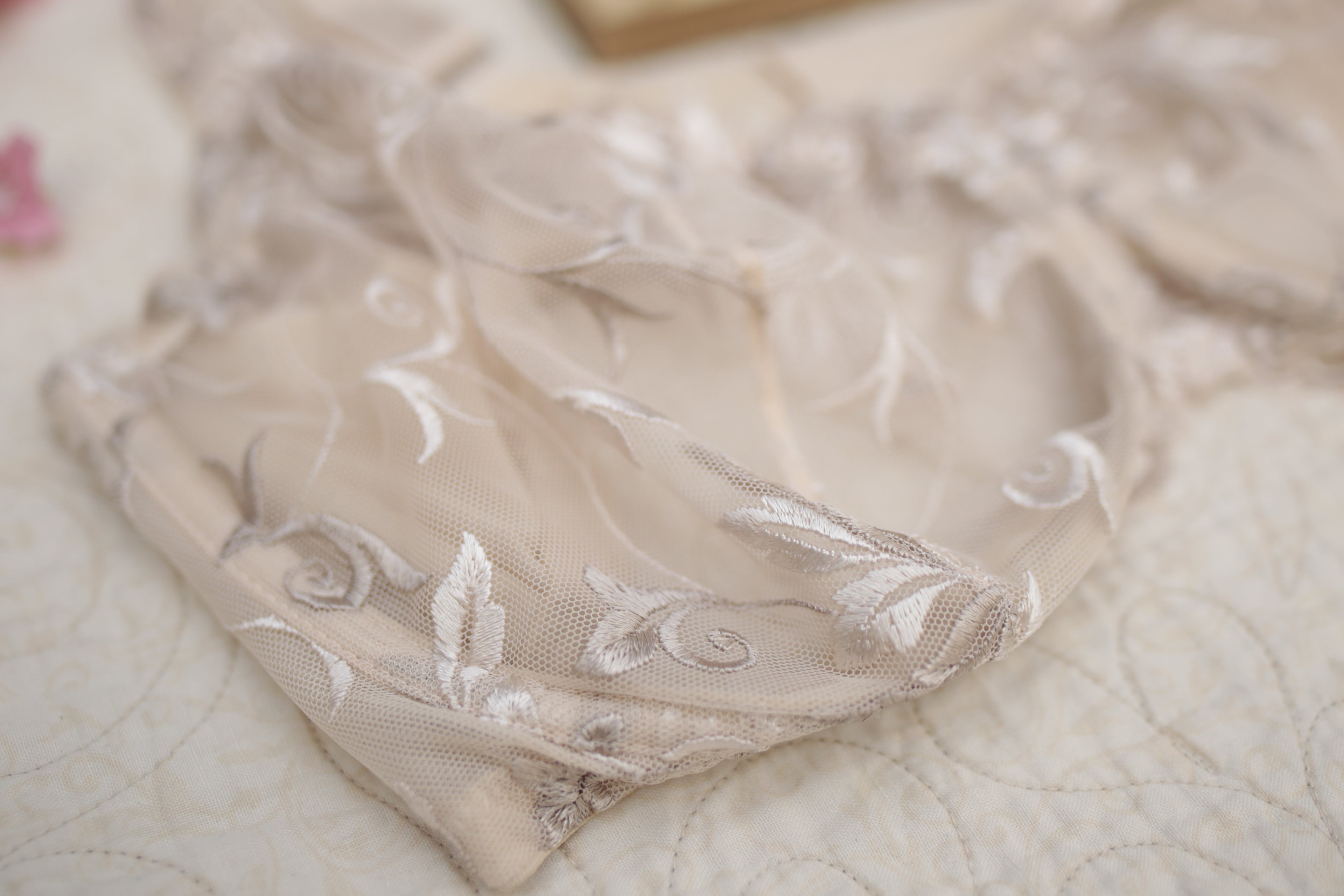 Soma 40DD Sensuous Lace Unlined Underwire Bra Beige Sheer Floral