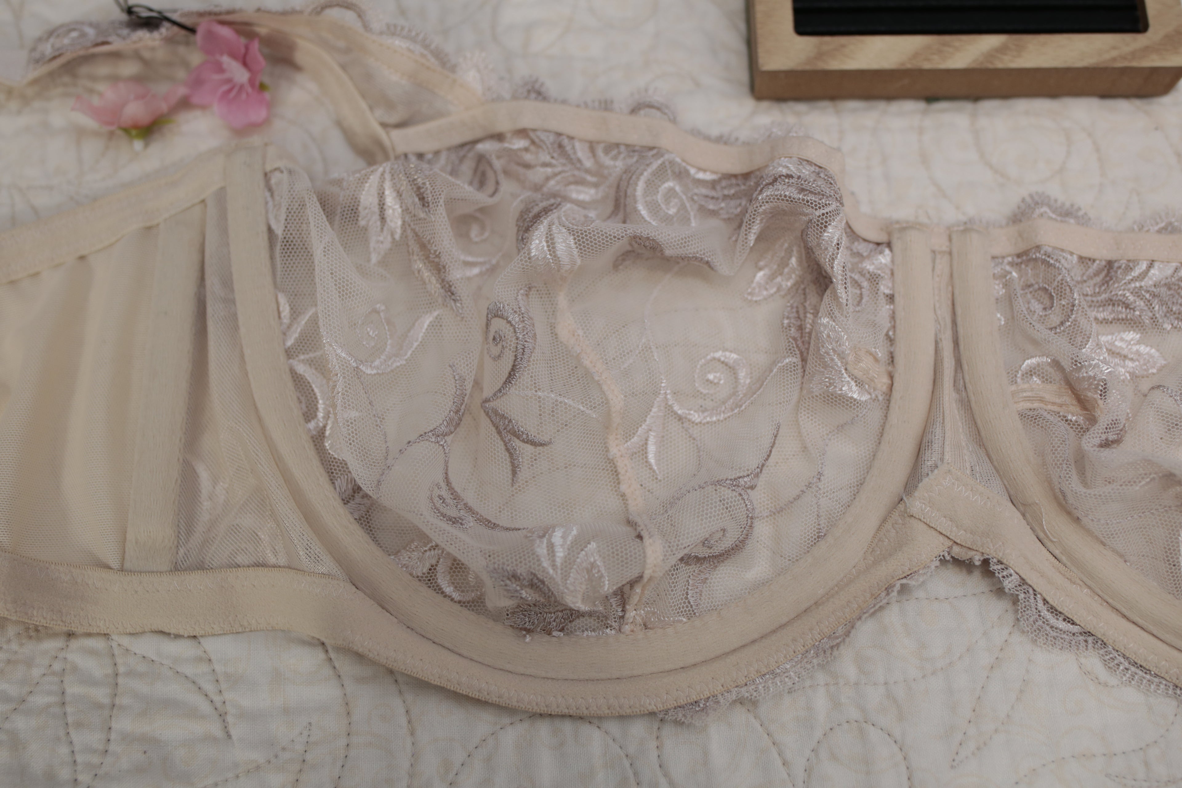 Soma 40DD Sensuous Lace Unlined Underwire Bra Beige Sheer Floral