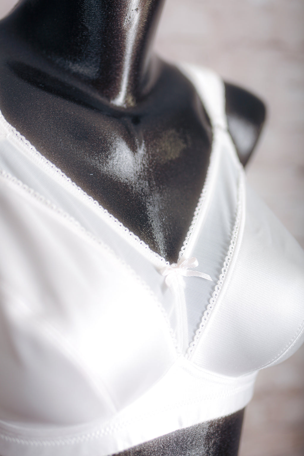 Playtex Vintage 18 Hour USA-made Satin Wireless Unlined Bra 36B White 4377