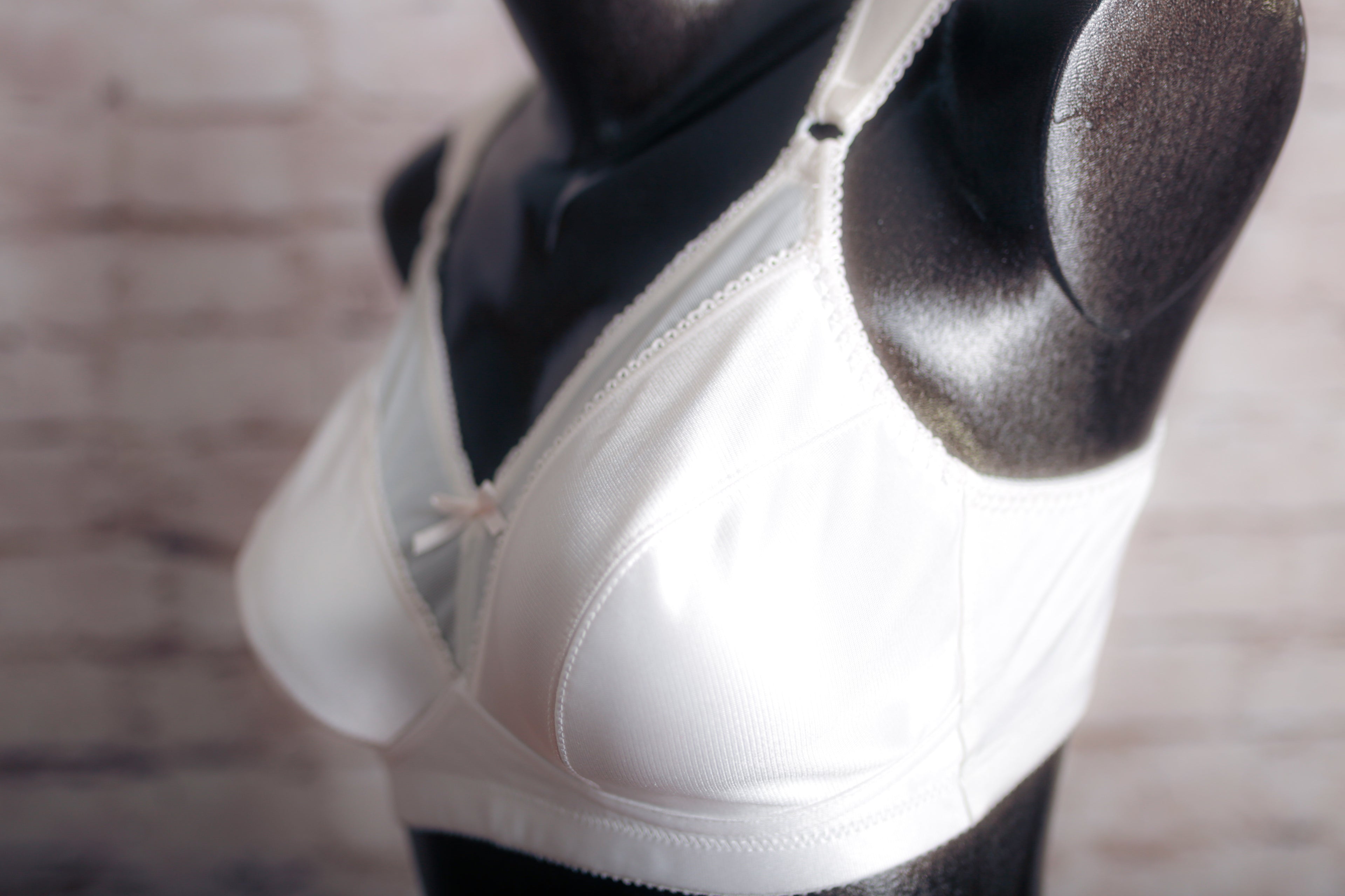 Playtex Vintage 18 Hour USA-made Satin Wireless Unlined Bra 36B White 4377