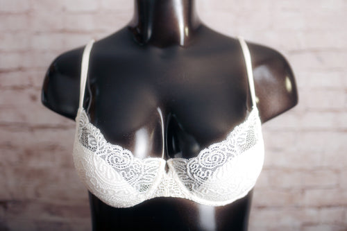Victoria's Secret Vintage Very Sexy Lined Lace Bra 38C White Nude