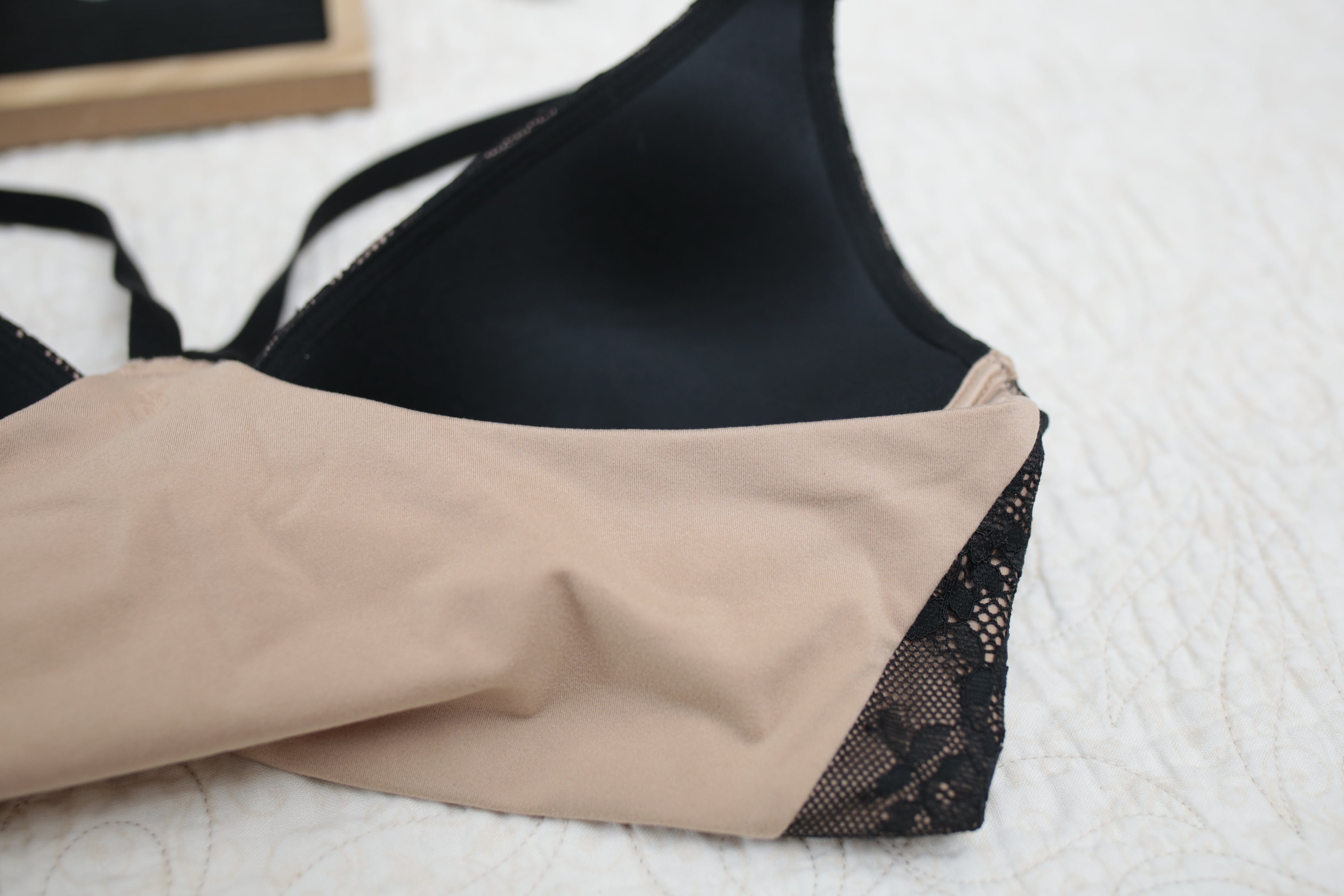 Victoria's Secret 34B Body by Victoria Lined Plunge Racerback Wireless T-shirt Bra Beige Black NEW