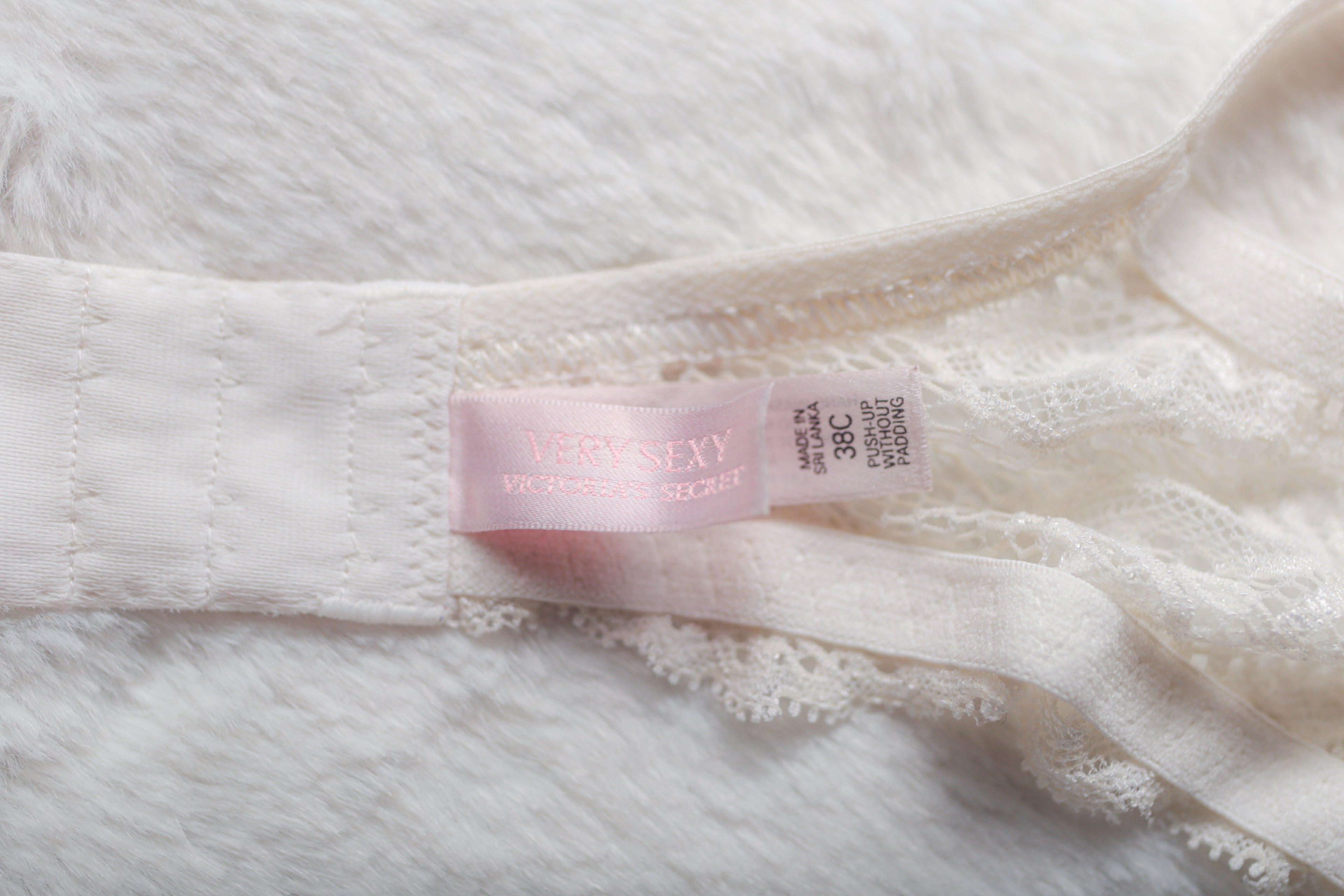 Victoria's Secret Vintage Very Sexy Lined Lace Bra 38C White Nude