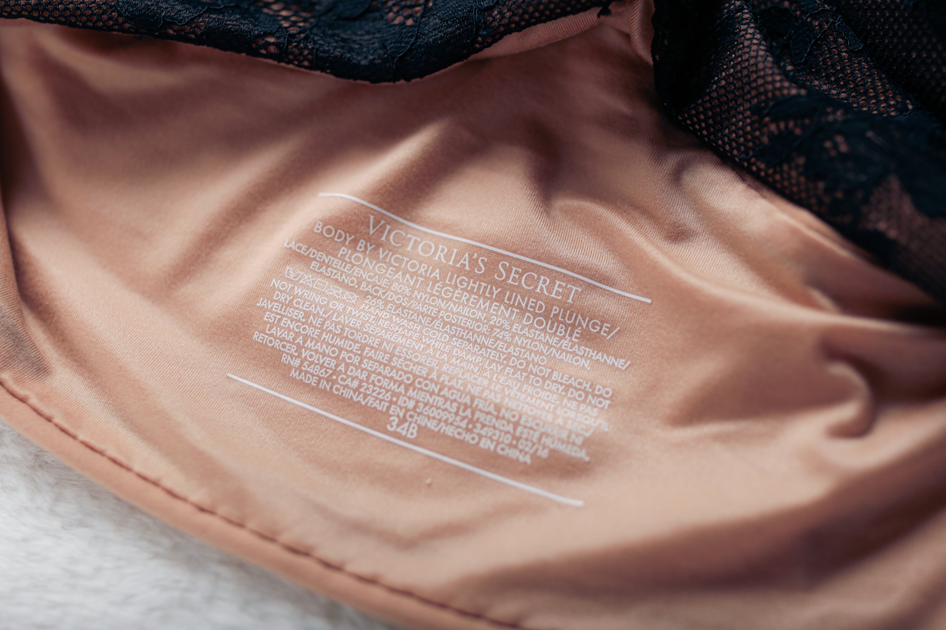 Victoria's Secret Body by Victoria Lined Plunge Racerback Wireless T-shirt Bra 34B Beige Black NEW