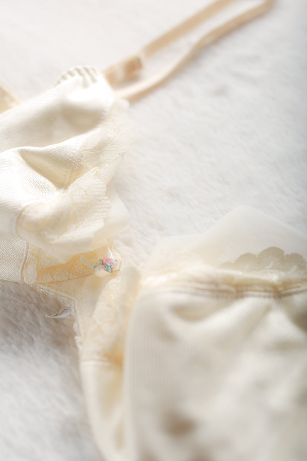 Bali Vintage 2615 Unlined Satin Lace Demi Bra 36B Ivory