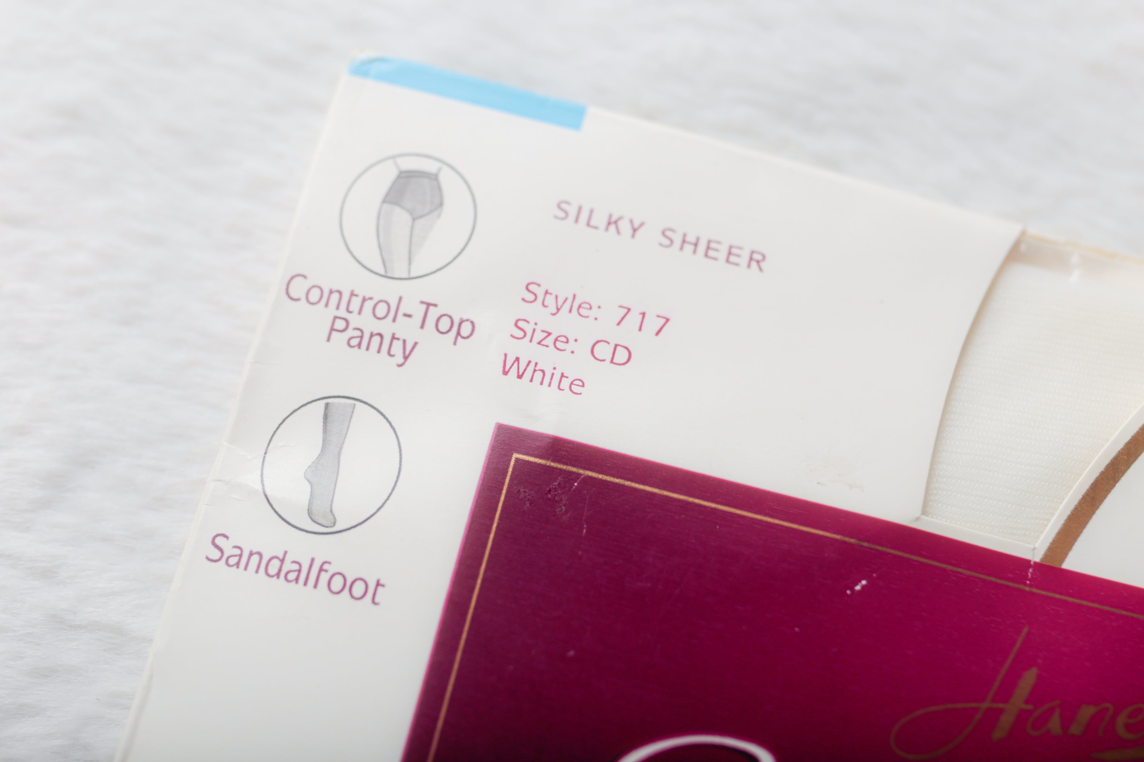 Hanes Silk Reflections 717 Silky Sheer Control Top Sandalfoot Pantyhose White Size CD