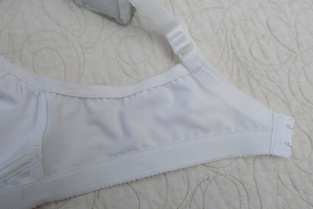 Playtex 36B Vintage 18 Hour 4377 USA-made Wireless Seamed Lined Bra White