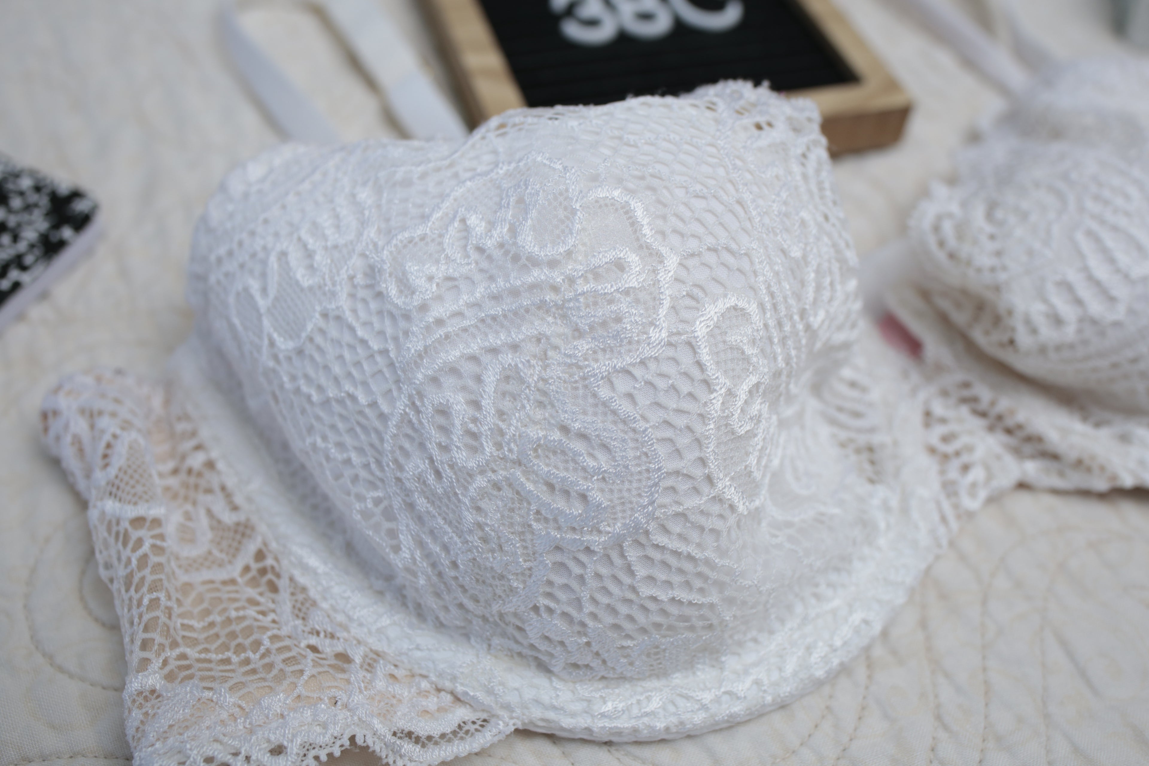 Victoria's Secret 38C Vintage Very Sexy Lined Lace Bra White Nude