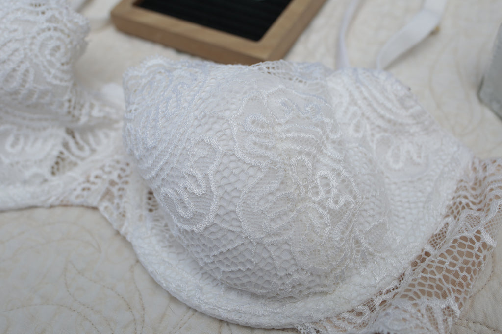 Victoria's Secret 38C Vintage Very Sexy Lined Lace Bra White Nude