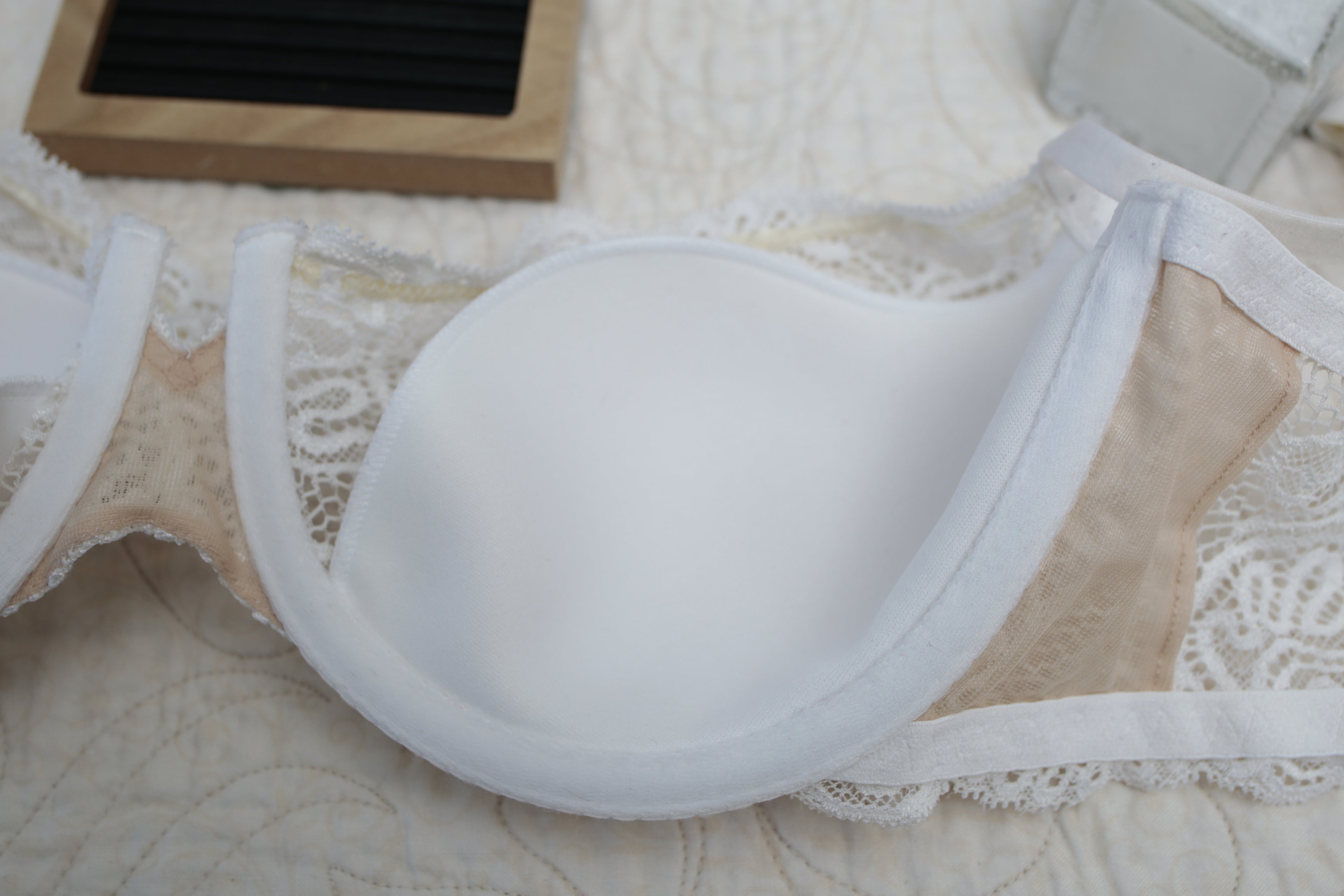 Victoria's Secret 38C Vintage Very Sexy Lined Lace Bra White Nude