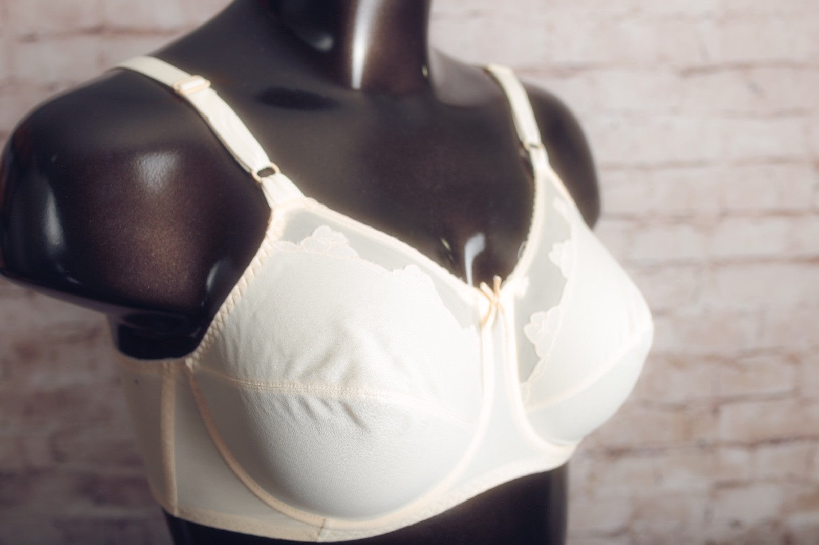 Bali 0180 Flower Retro Duckbill Unlined Satin Pointy Underwire Bra Ivory 36DD
