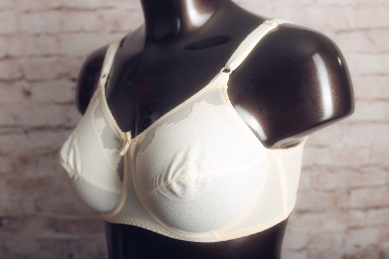 Bali 0180 Flower Retro Duckbill Unlined Satin Pointy Underwire Bra Ivory 36DD