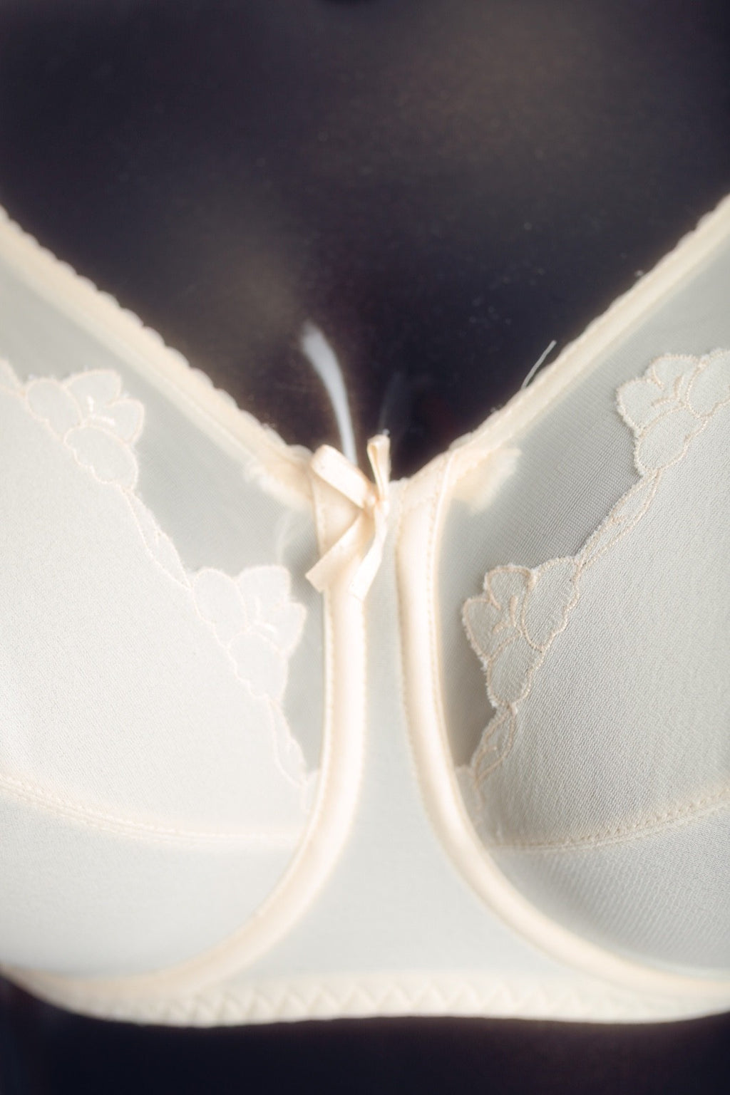 Bali 0180 Flower Retro Duckbill Unlined Satin Pointy Underwire Bra Ivory 36DD